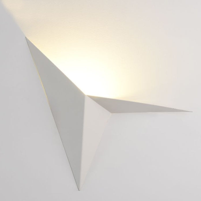 Triora Leaf Wall Lamp – Minimal Geometric Ambient Light