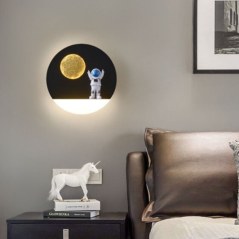 AstroShelf Wall Lamp – Astronaut Ambient Light with Shelf