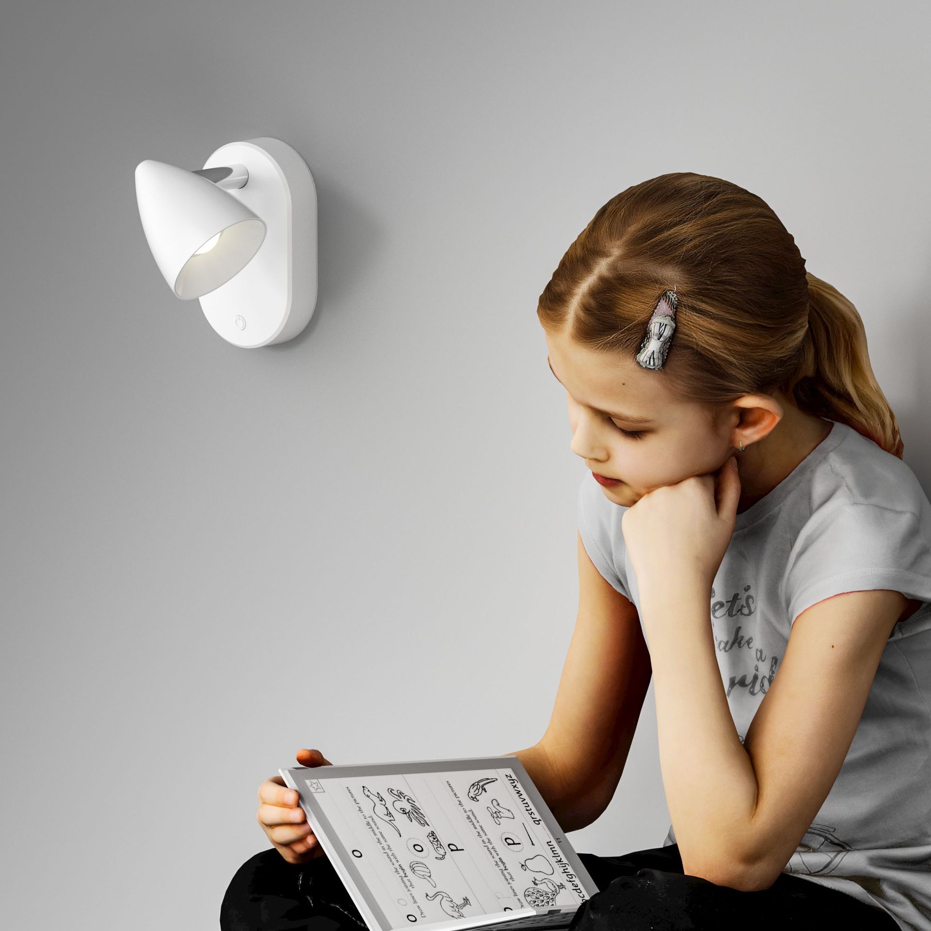 Auralux Showcase Wall Lamp – Smart Ambient Display Light
