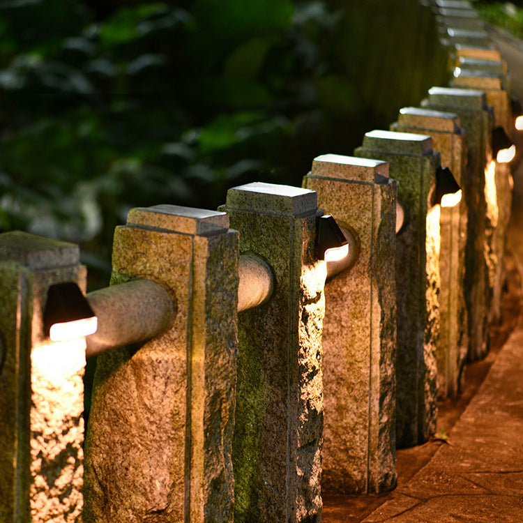 Solis Deck Light – Compact Solar Outdoor Lamp
