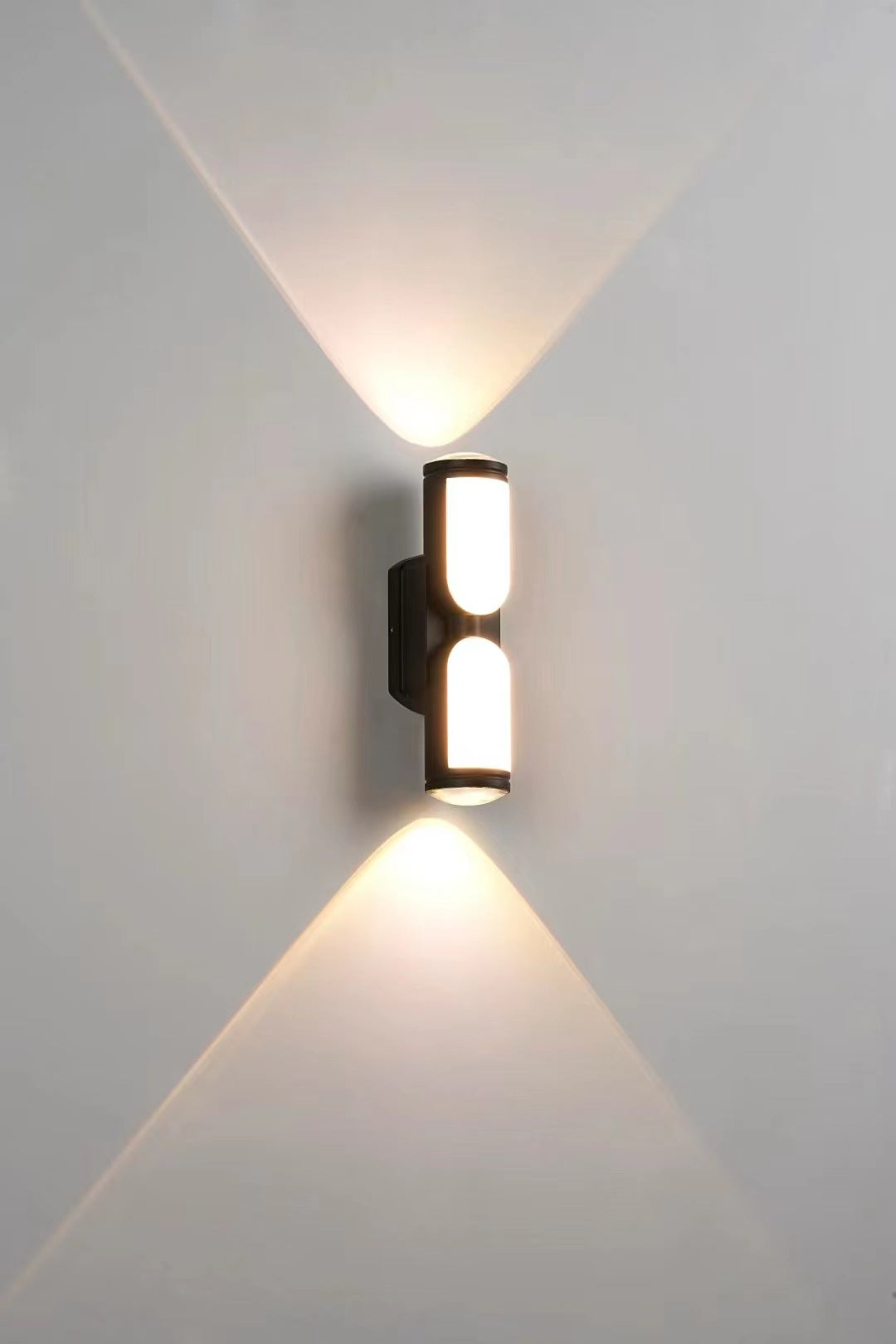 Aurora Courtyard Wall Lamp – Outdoor Warm Ambient Light