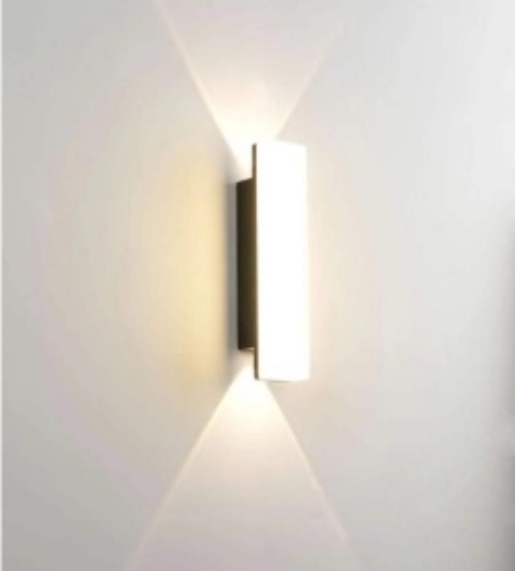 Aurora Courtyard Wall Lamp – Outdoor Warm Ambient Light