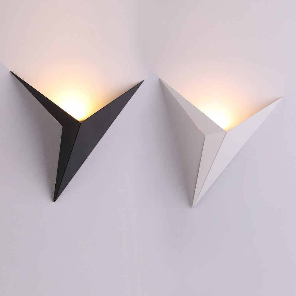 Triora Leaf Wall Lamp – Minimal Geometric Ambient Light