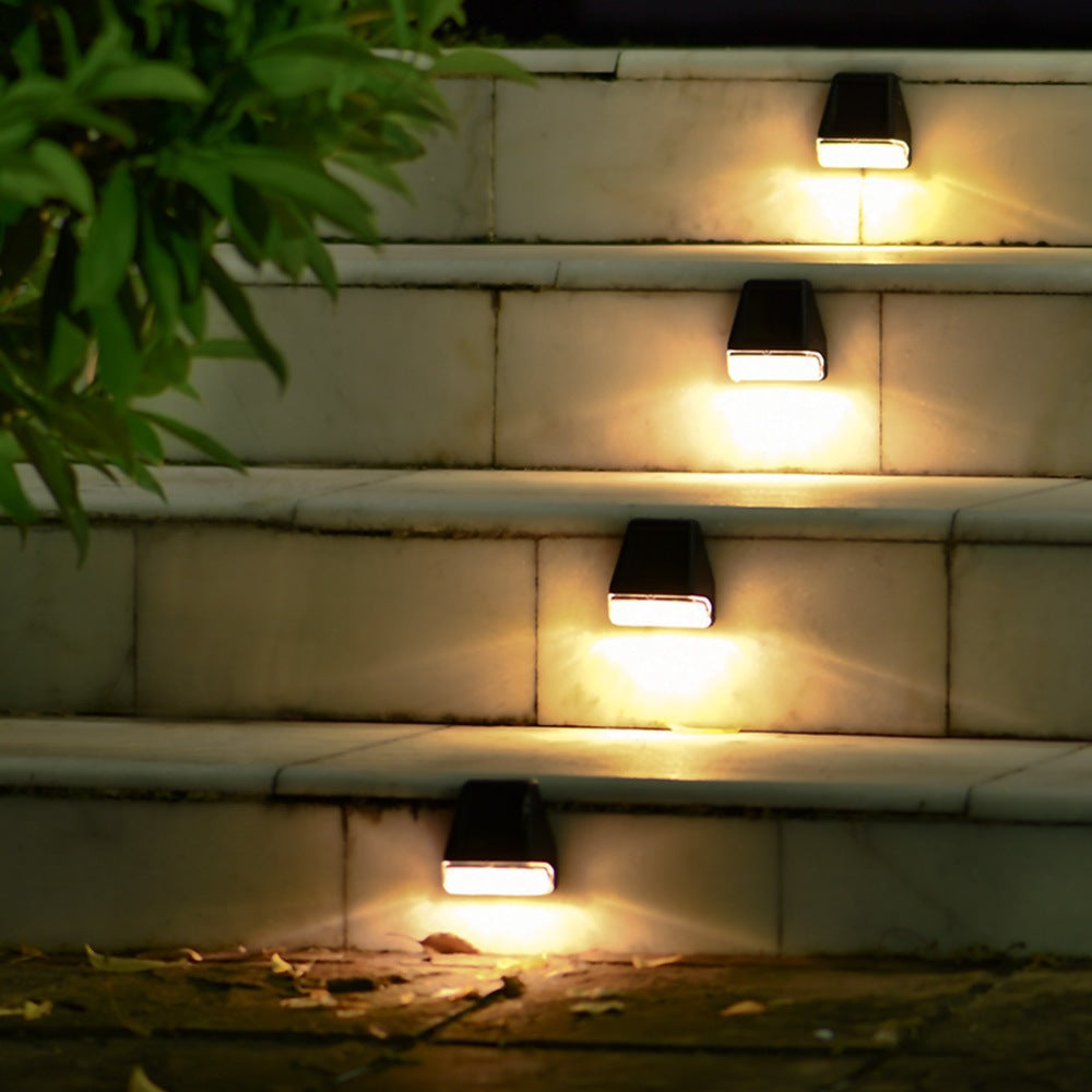Solis Deck Light – Compact Solar Outdoor Lamp