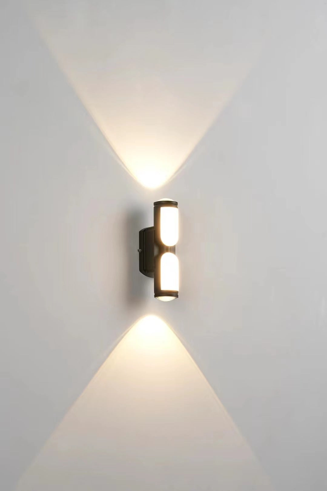 Aurora Courtyard Wall Lamp – Outdoor Warm Ambient Light