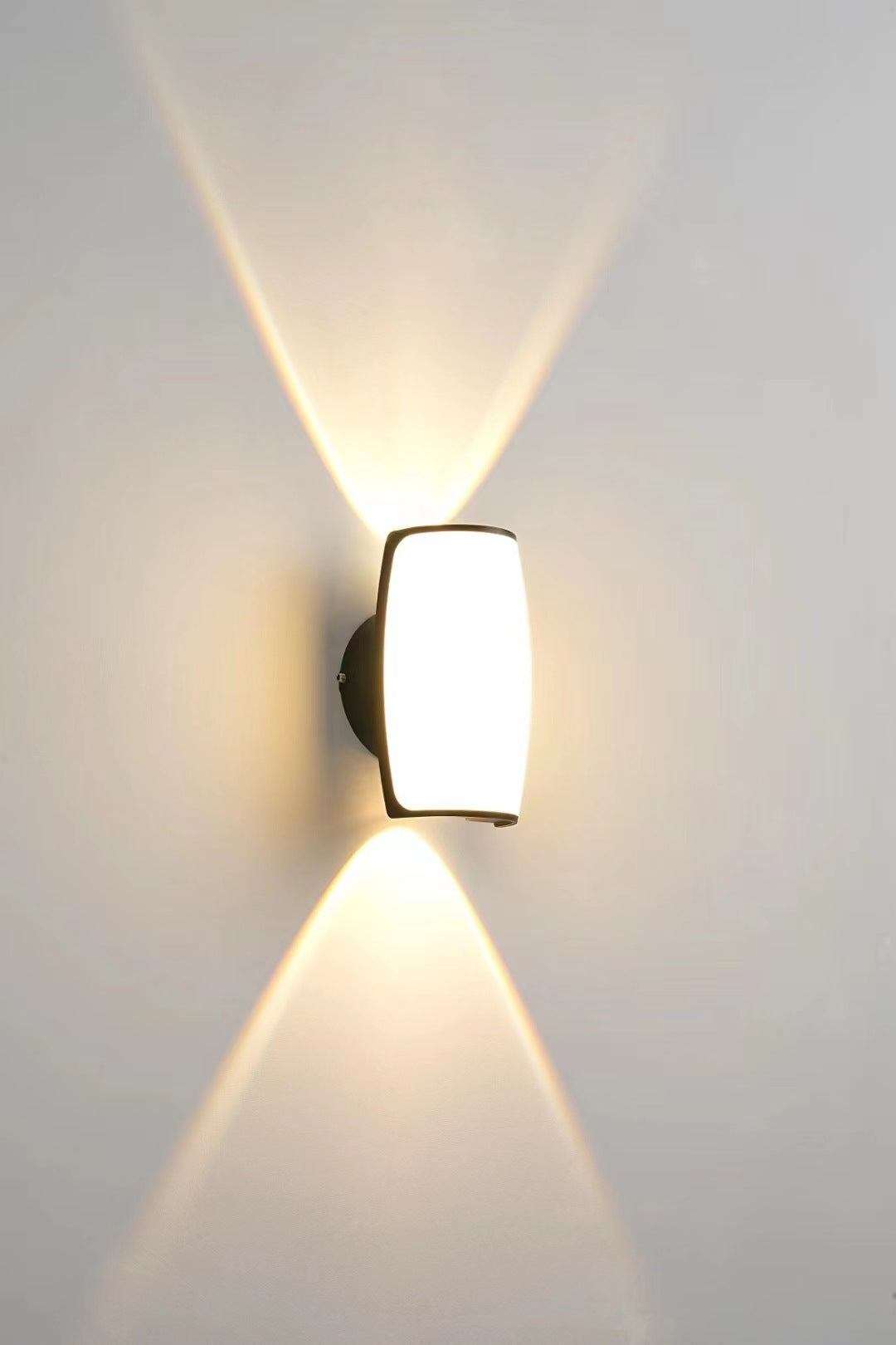 Aurora Courtyard Wall Lamp – Outdoor Warm Ambient Light