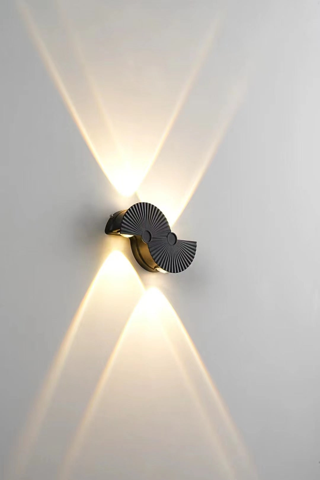 Aurora Courtyard Wall Lamp – Outdoor Warm Ambient Light