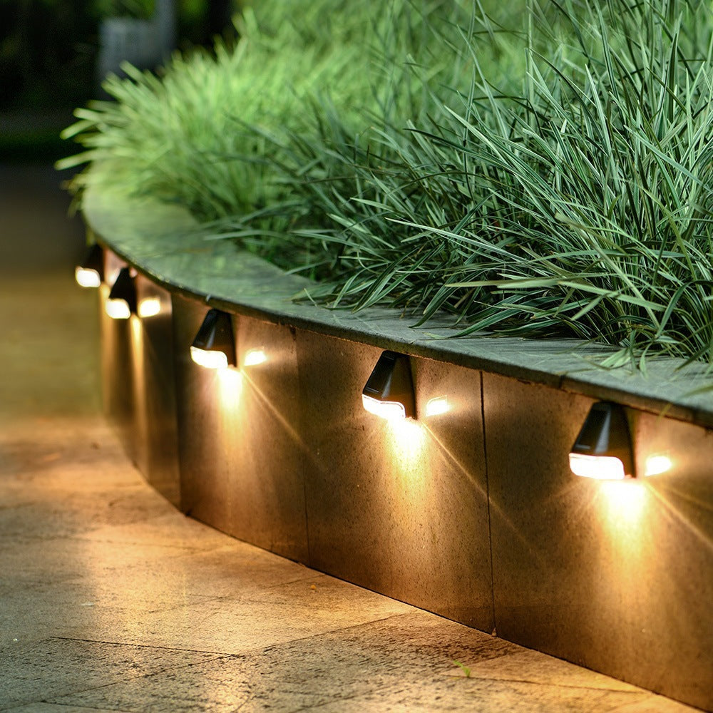 Solis Deck Light – Compact Solar Outdoor Lamp