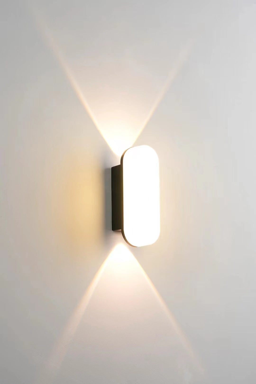 Aurora Courtyard Wall Lamp – Outdoor Warm Ambient Light