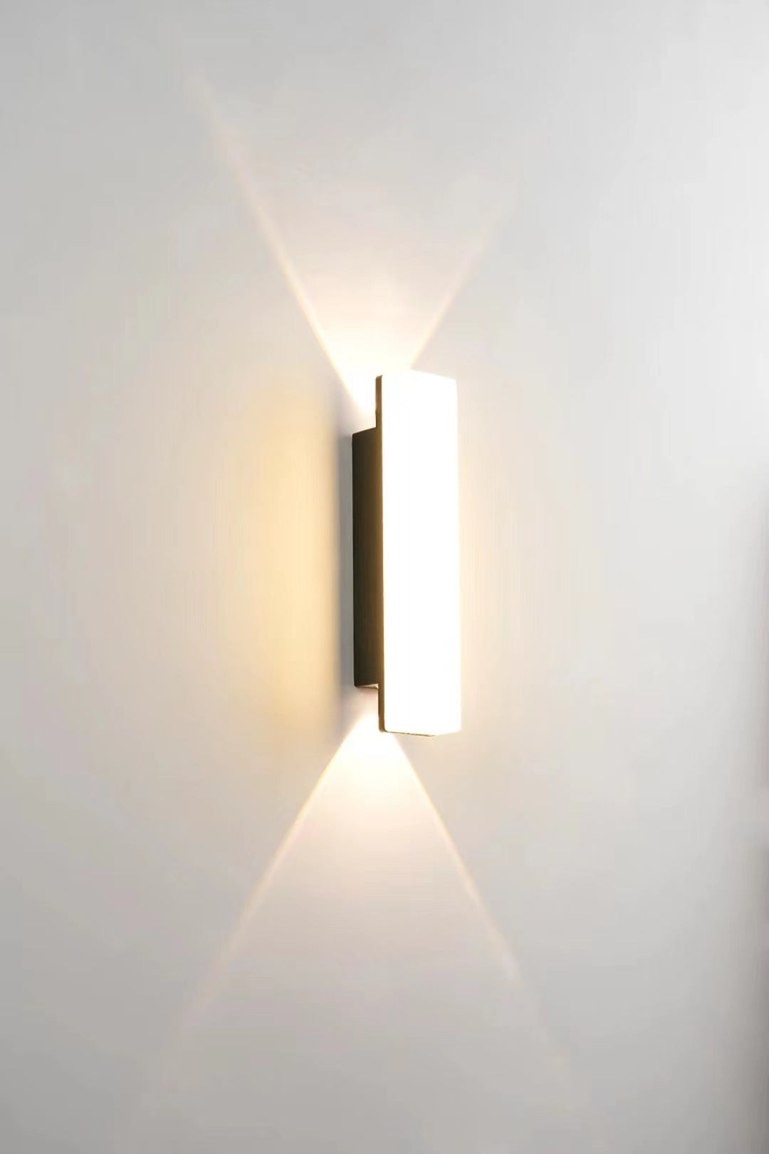 Aurora Courtyard Wall Lamp – Outdoor Warm Ambient Light