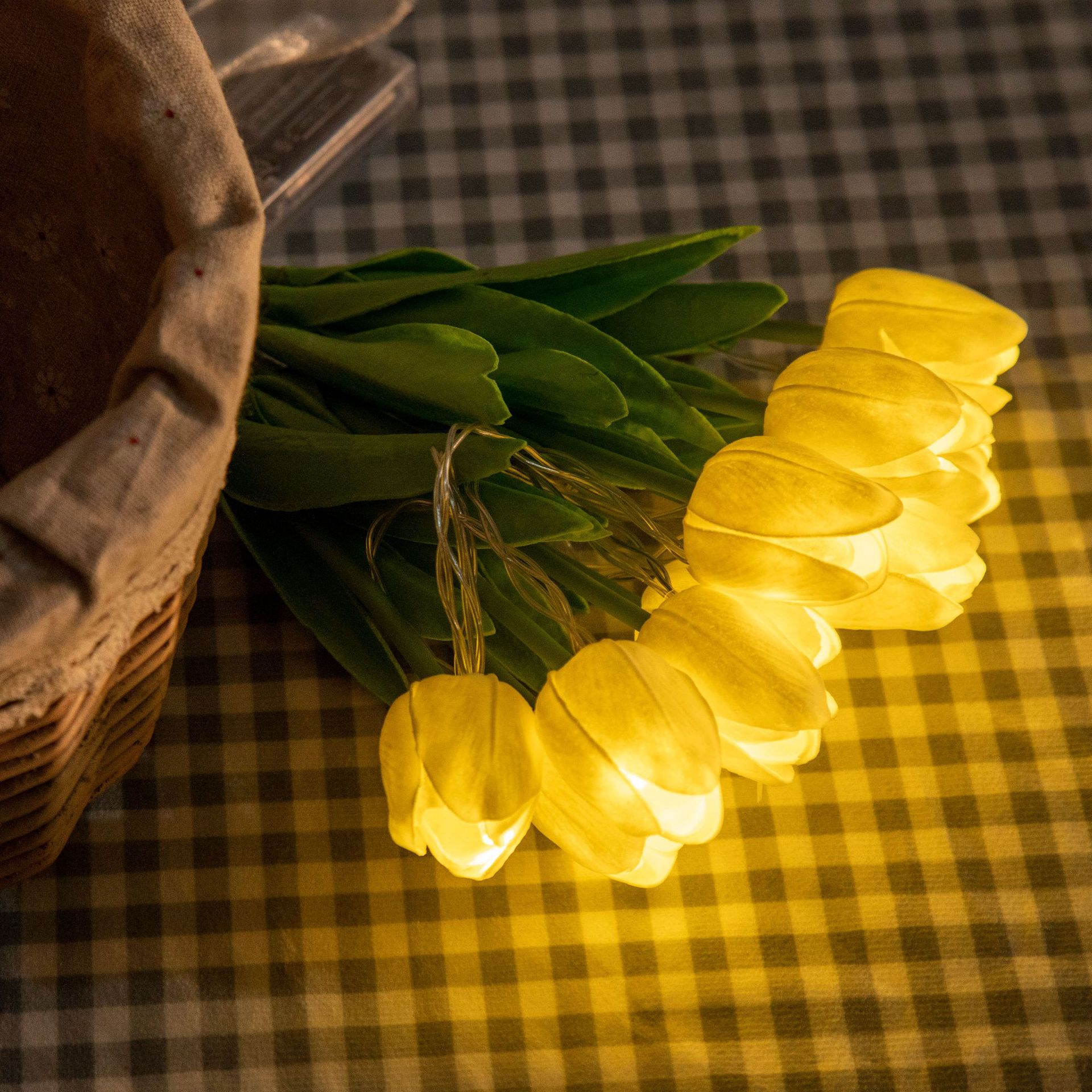 TulipGlow LED Bouquet Lights – Romantic Flower String Lamp