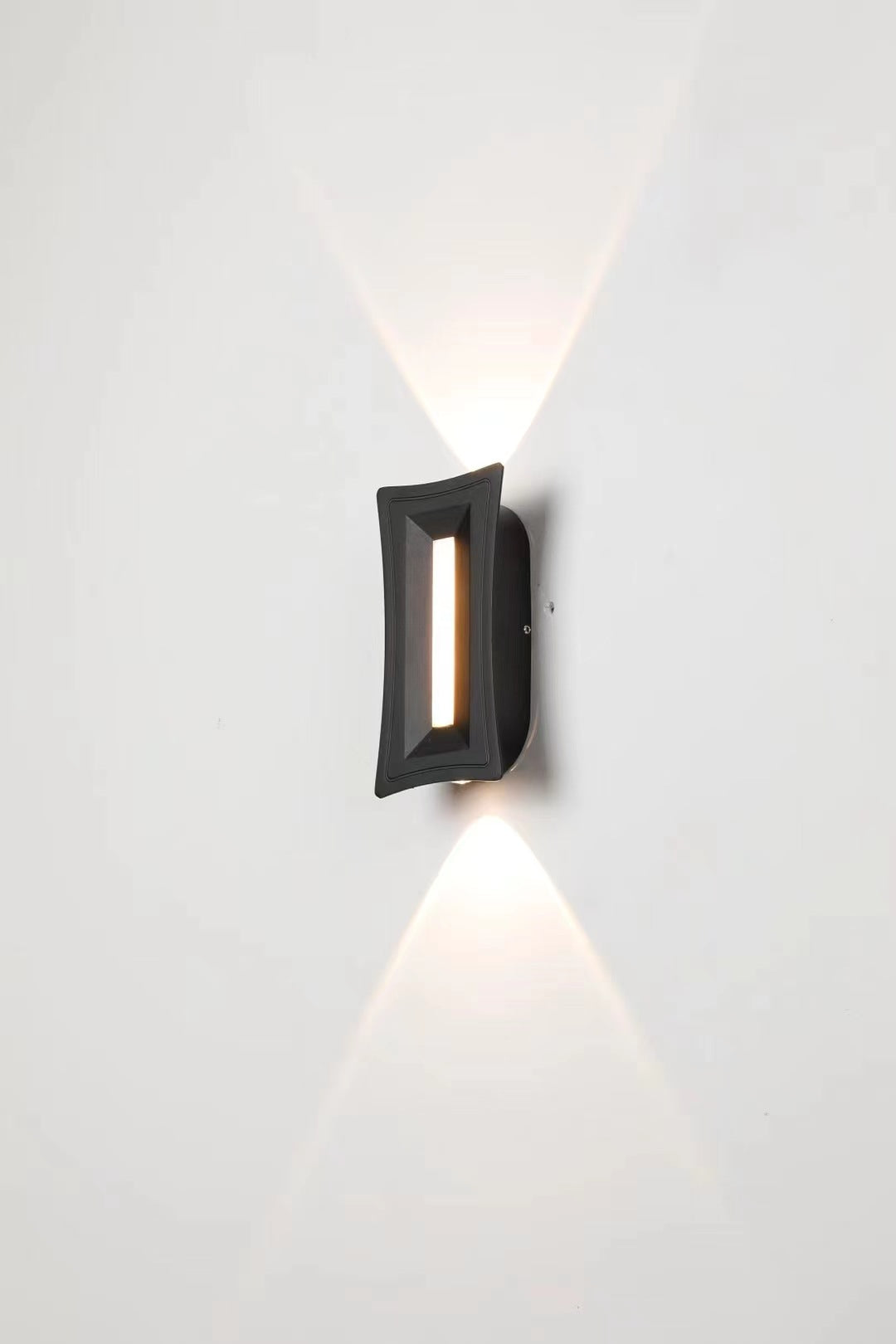 Aurora Courtyard Wall Lamp – Outdoor Warm Ambient Light