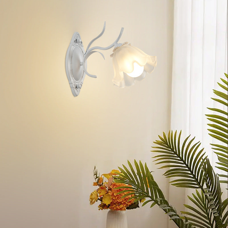 FloraLine Wall Lamp – Minimal Floral Ambient Light